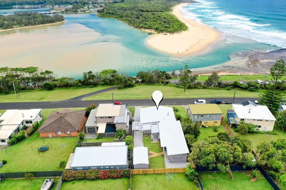 Property building, Day, Neighbourhood, Bird's eye view, Beach, Sea view, Location