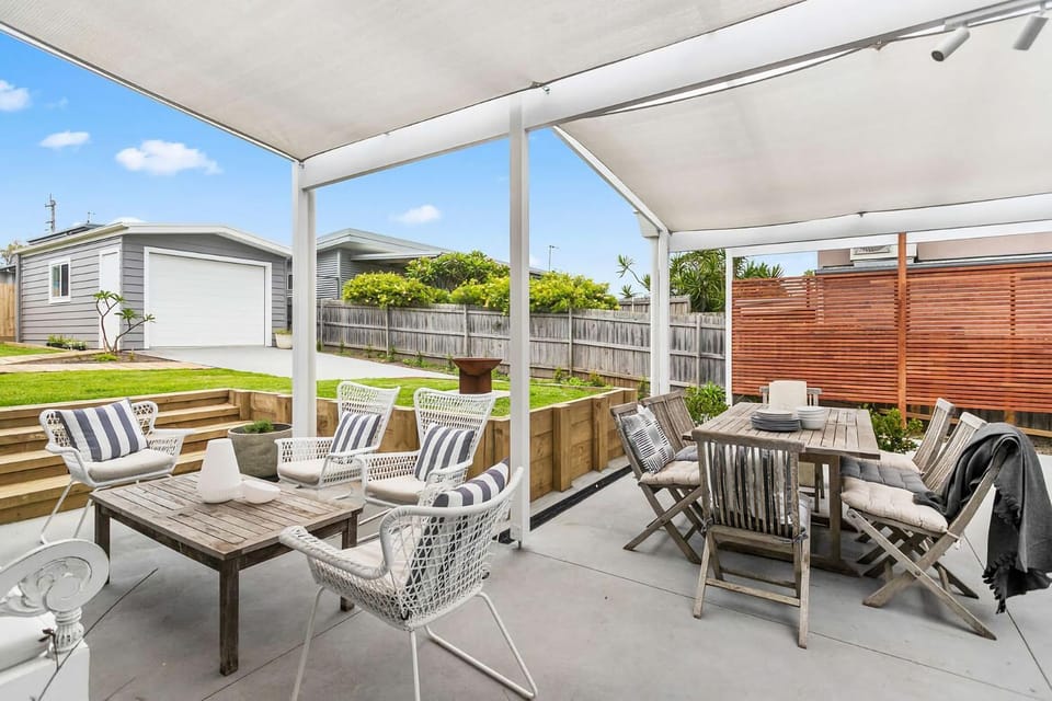 Patio, Day, Garden, View (from property/room), Seating area, Dining area, Garden view
