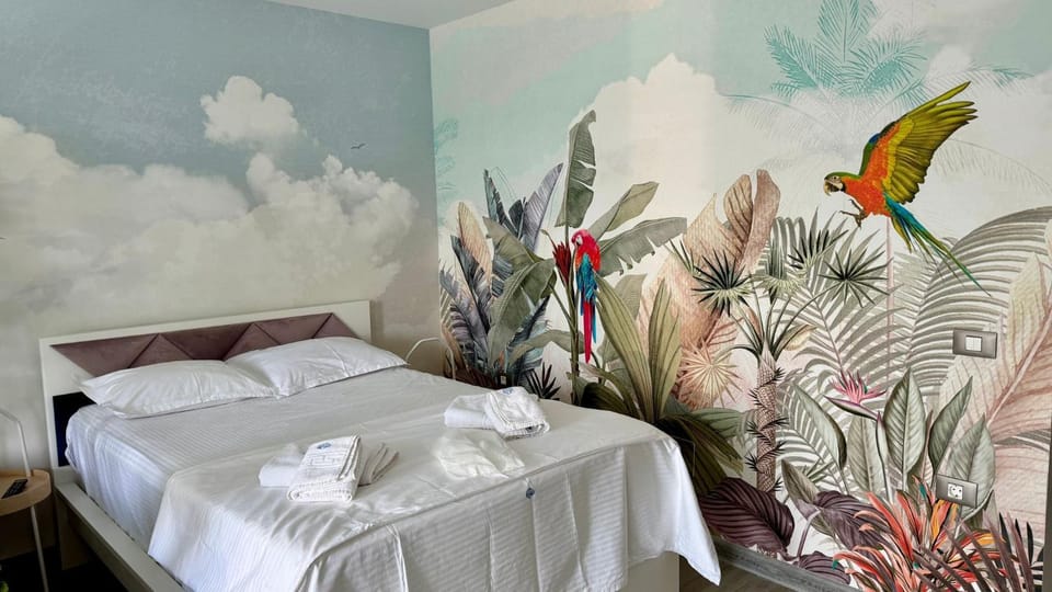 Bed, Photo of the whole room, Decorative detail, towels