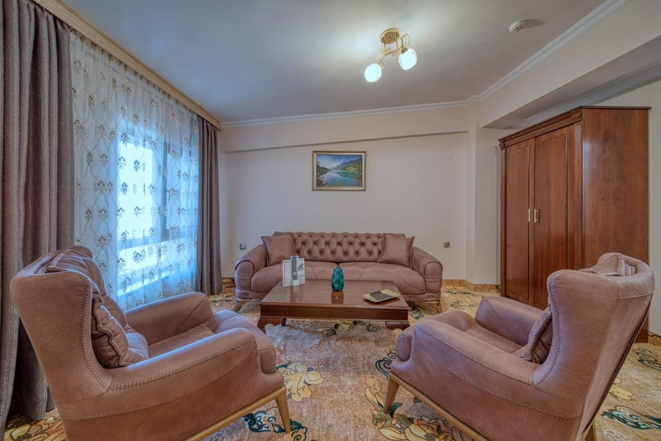 Living room, Seating area