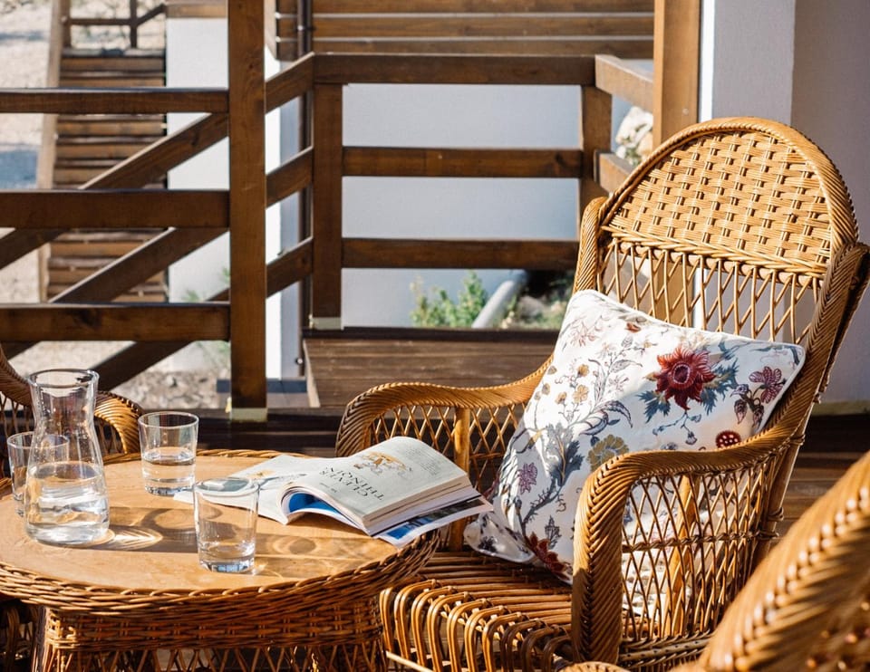 Property building, Patio, Balcony/Terrace, Balcony/Terrace