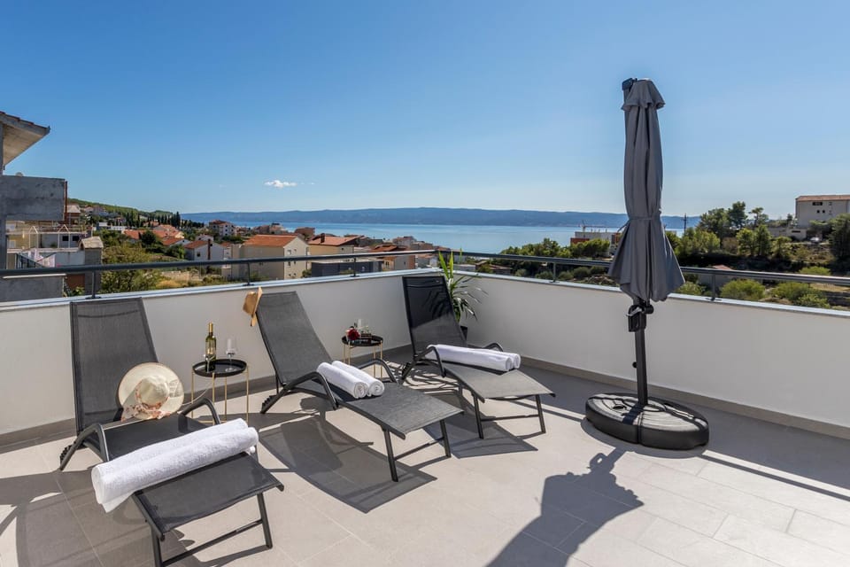 Brand new and unique Villa Tomi Villa in Podstrana