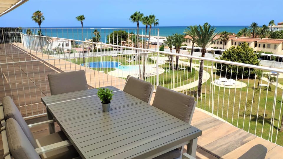 Balcony/Terrace, Pool view, Sea view
