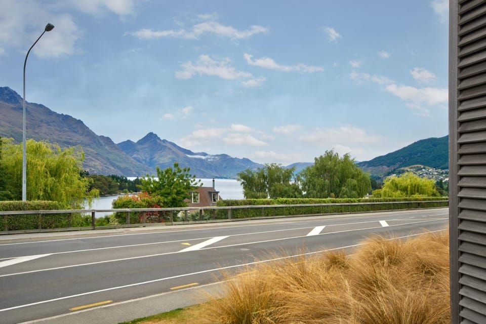 Lake View @ Pounamu Apartment in Queenstown