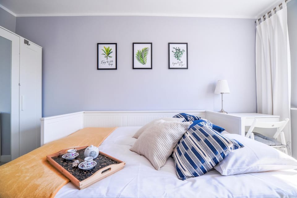 Bed, Photo of the whole room, Decorative detail, Bedroom