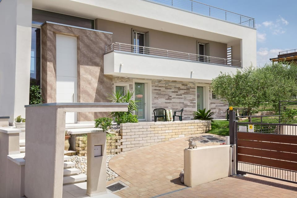 Villa Aurora-Holiday Home APT3 Apartment in Bardolino