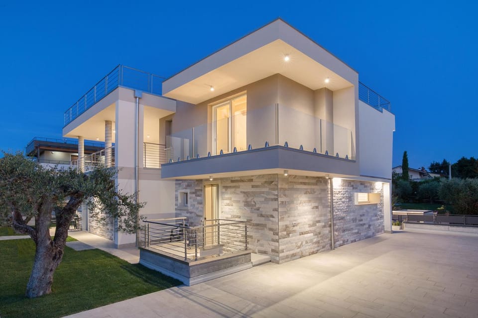 Villa Aurora-Holiday Home APT3 Apartment in Bardolino