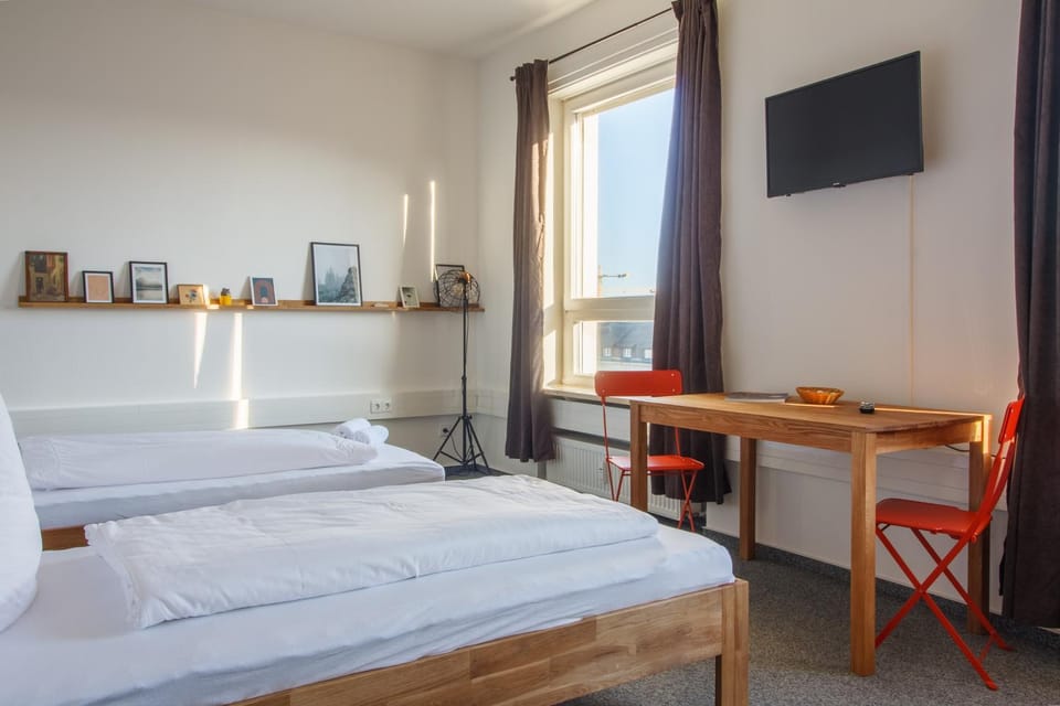 Bed, TV and multimedia, Photo of the whole room, Seating area, Dining area, Bedroom, towels