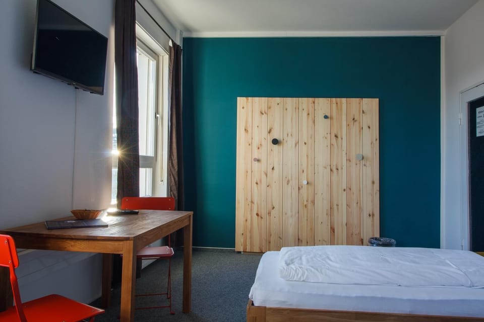 Bed, TV and multimedia, Photo of the whole room, Seating area, Dining area, Bedroom