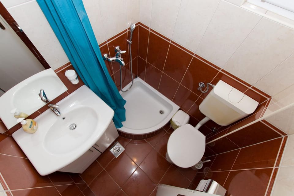 Shower, Toilet, Bathroom, Bath, towels