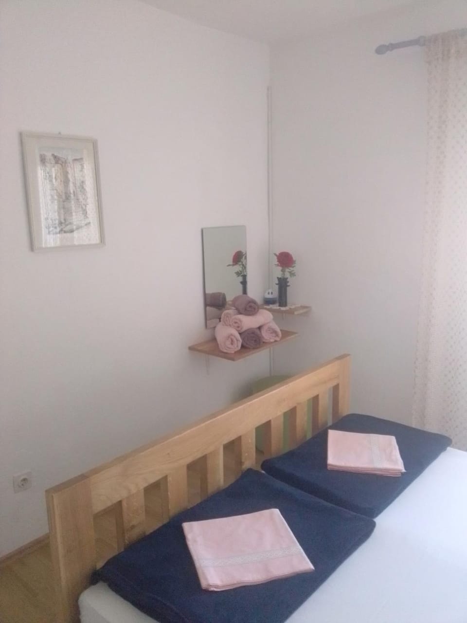 Bedroom, towels