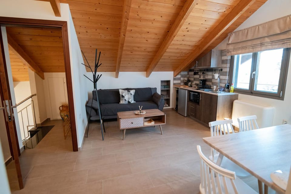 Σοφίτα με θέα τη θάλασσα Apartment in Peloponnese, Western Greece and the Ionian