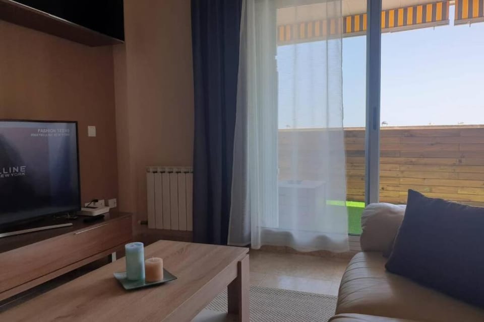 Apartamento para 5 personas frente al mar con piscina y parking Apartment in Garraf