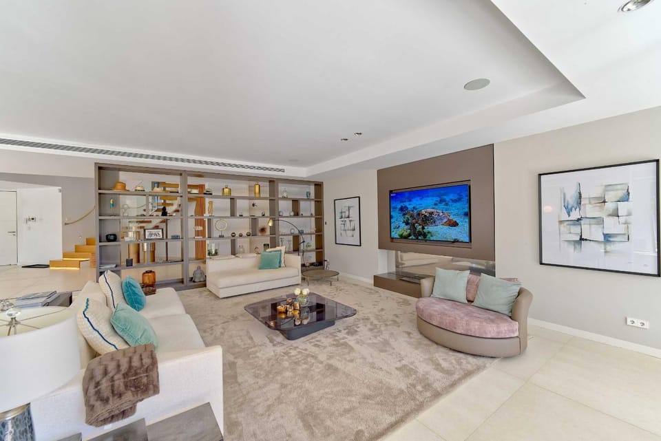 Communal lounge/ TV room, Living room