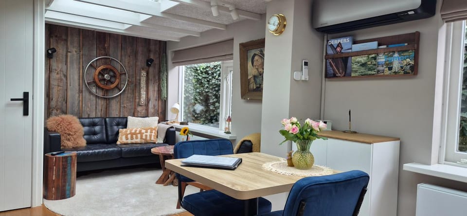Tiny Villa de Haas luxe studio met heerlijk terras en Infraroodsauna Apartment in Egmond aan Zee