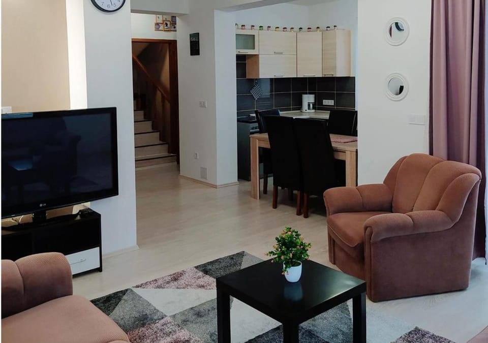 Property building, Communal lounge/ TV room, Living room, Seating area