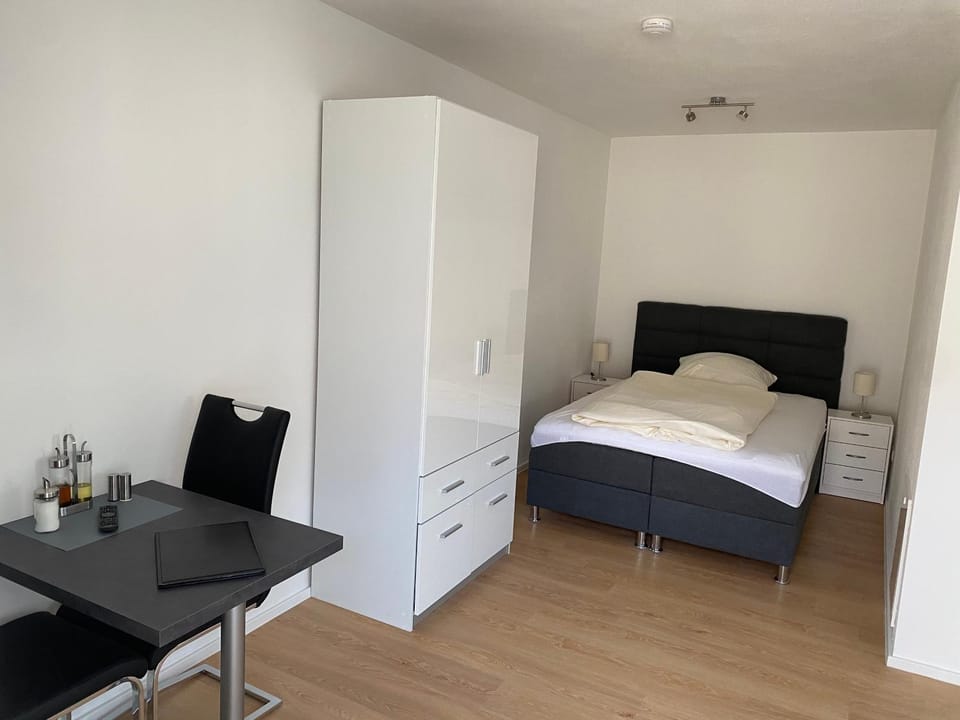 Bed, TV and multimedia, Bedroom, hair dresser, wardrobe
