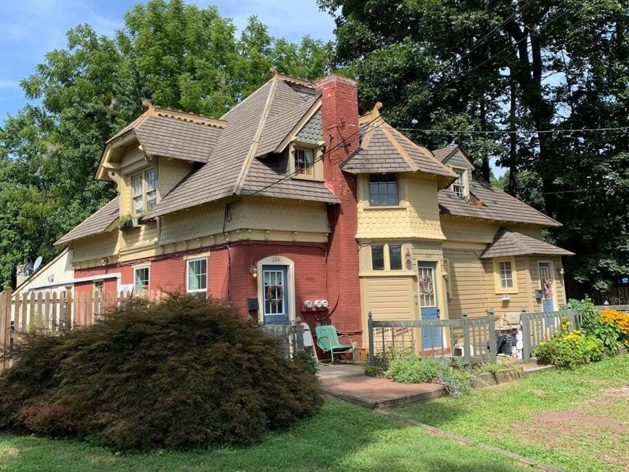 Luxury Apartment in Historic Carriage House Apartment in Kennett Square