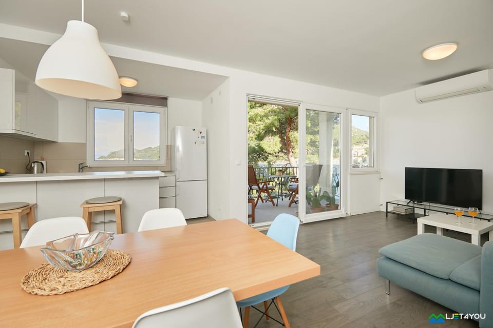 Balcony/Terrace, Kitchen or kitchenette, Living room, Seating area