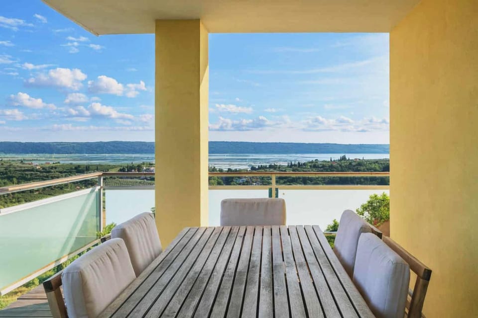 Day, Natural landscape, View (from property/room), Balcony/Terrace, Seating area, Dining area, Sea view