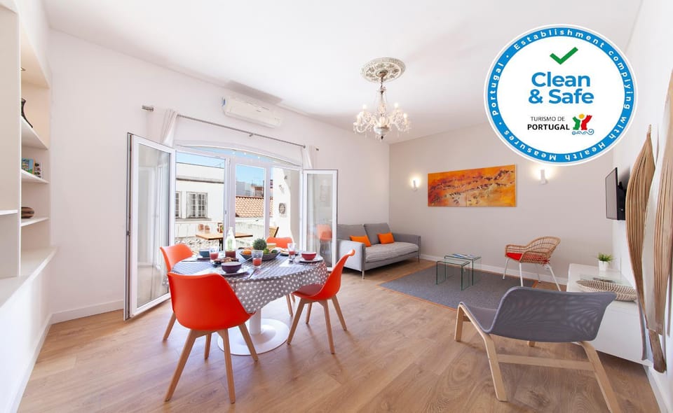 Living room, Breakfast