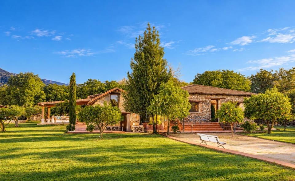 Property building, Spring, Natural landscape, Garden, Garden view, Mountain view