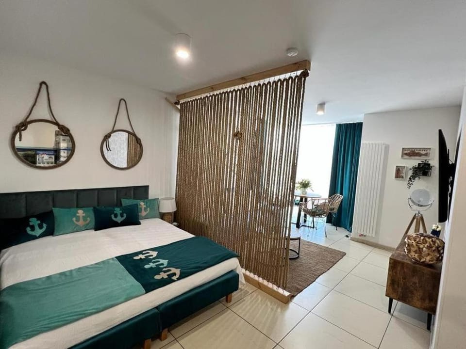 Bed, Living room, Photo of the whole room, Seating area, Bedroom