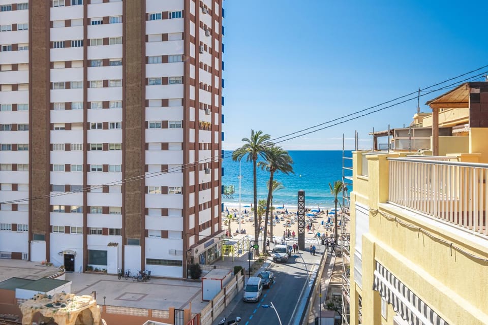 Day, Neighbourhood, Natural landscape, Beach, City view, Sea view, Street view, Location