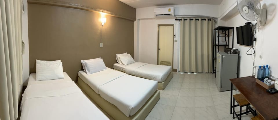 Bed, Photo of the whole room, Bedroom, air conditioner