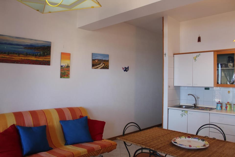 Kitchen or kitchenette, Living room