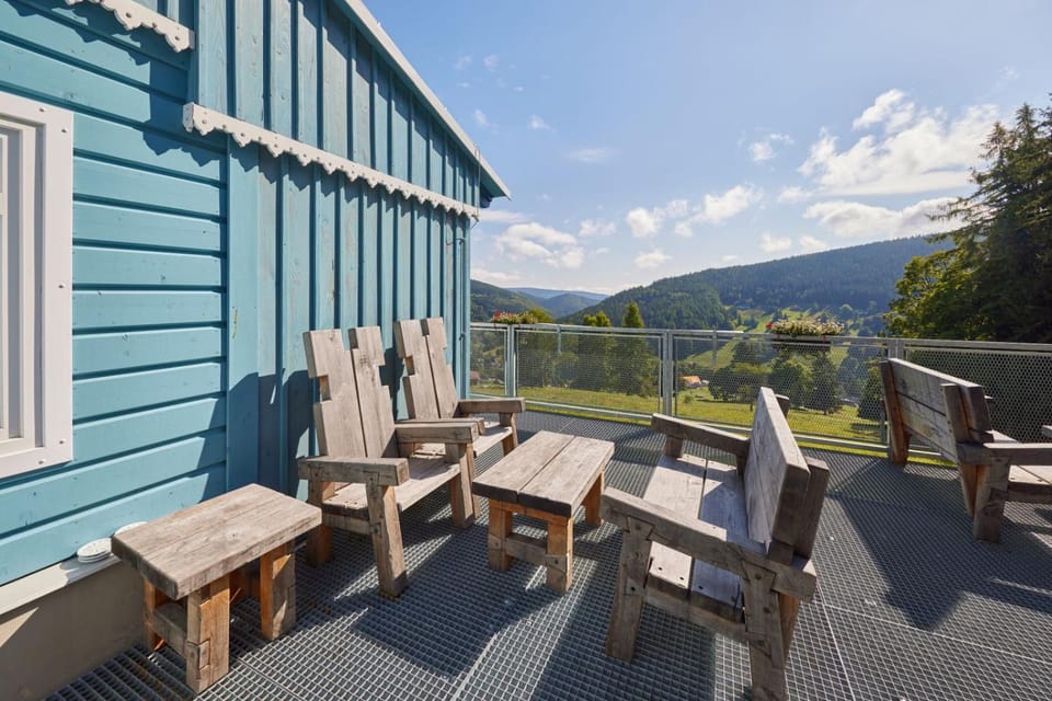 Property building, Balcony/Terrace, Mountain view, furniture, pet friendly