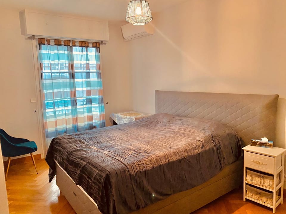 City center cute flat with sea view one bedroom Apartment in Nice