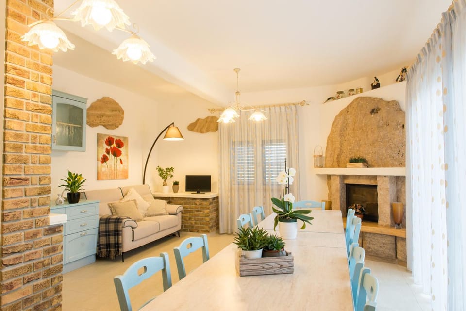 Living room, Seating area, Dining area, flat iron