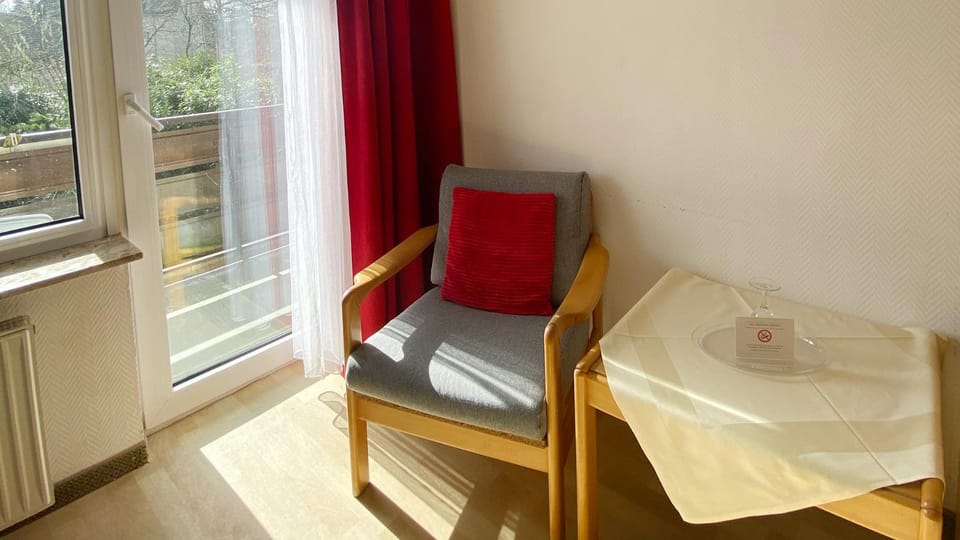 Living room, Photo of the whole room, Decorative detail