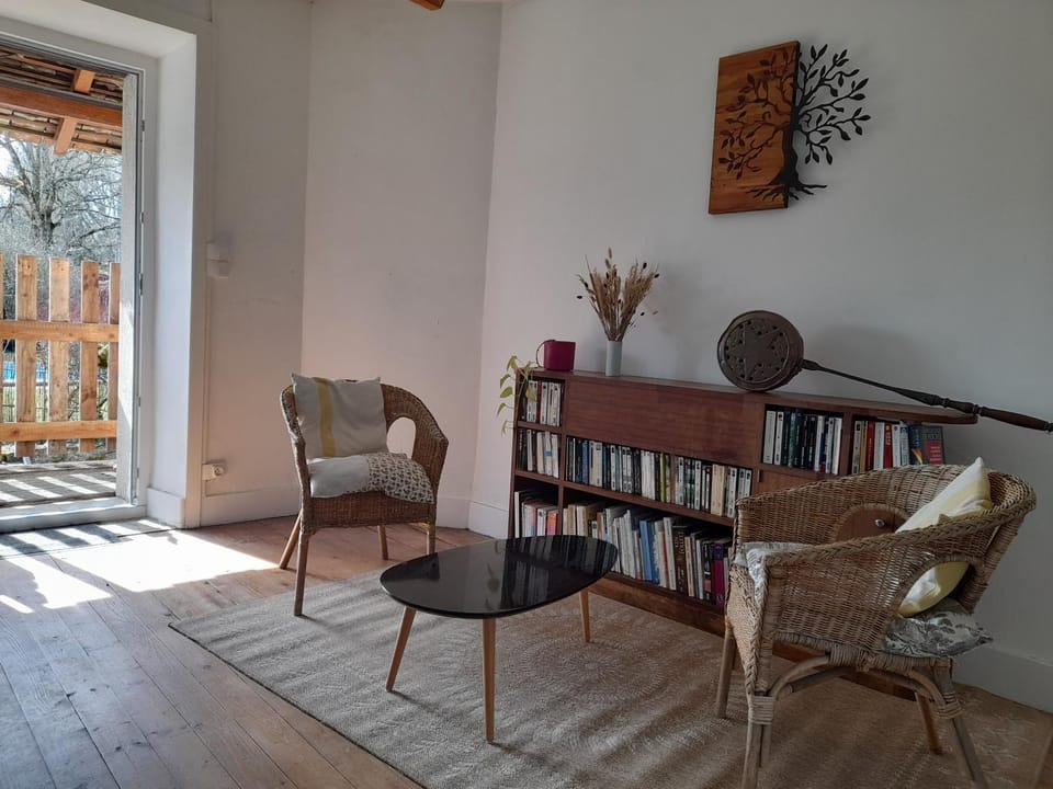 Library, Living room
