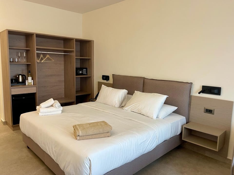 Bed, Bedroom, wardrobe