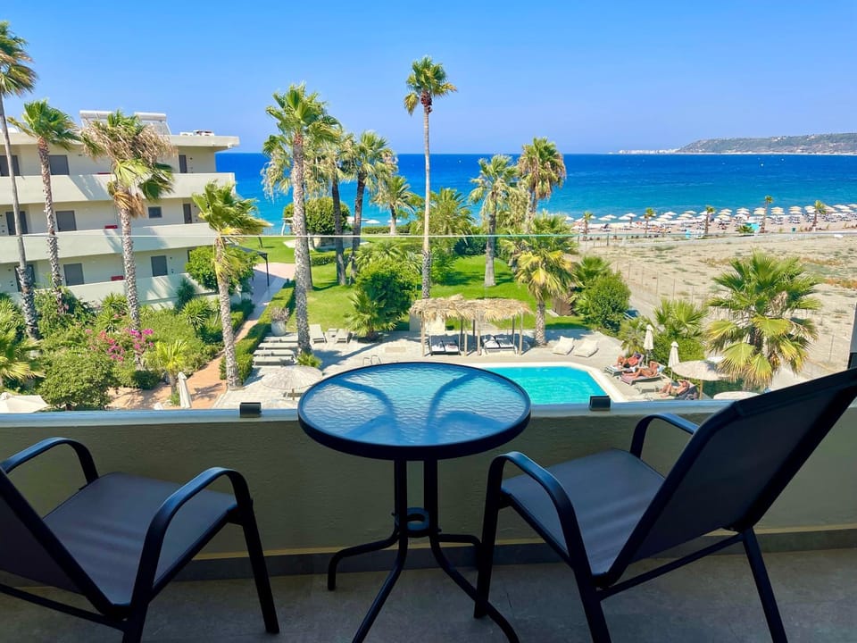 Day, Natural landscape, View (from property/room), Balcony/Terrace, Seating area, Pool view, Sea view