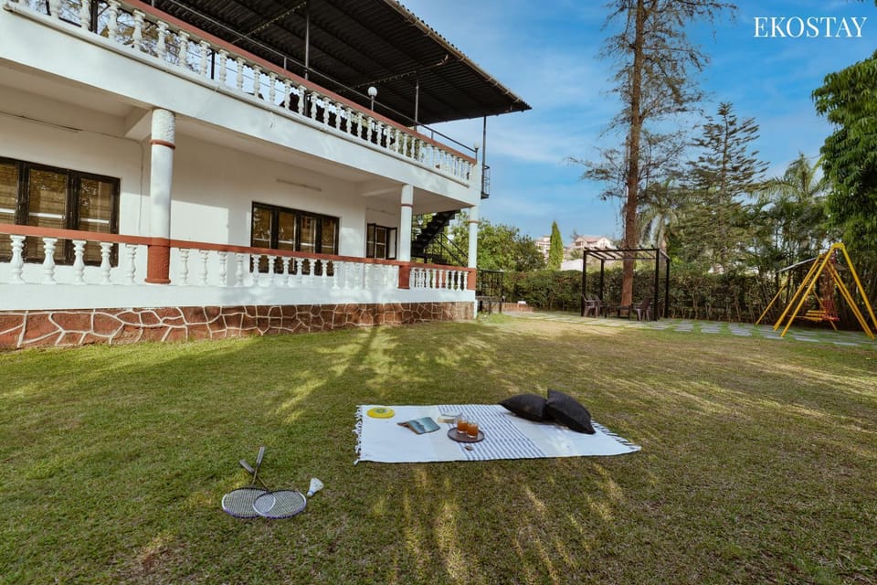 Property building, Patio, Spring, Day, Natural landscape, Garden, Garden view