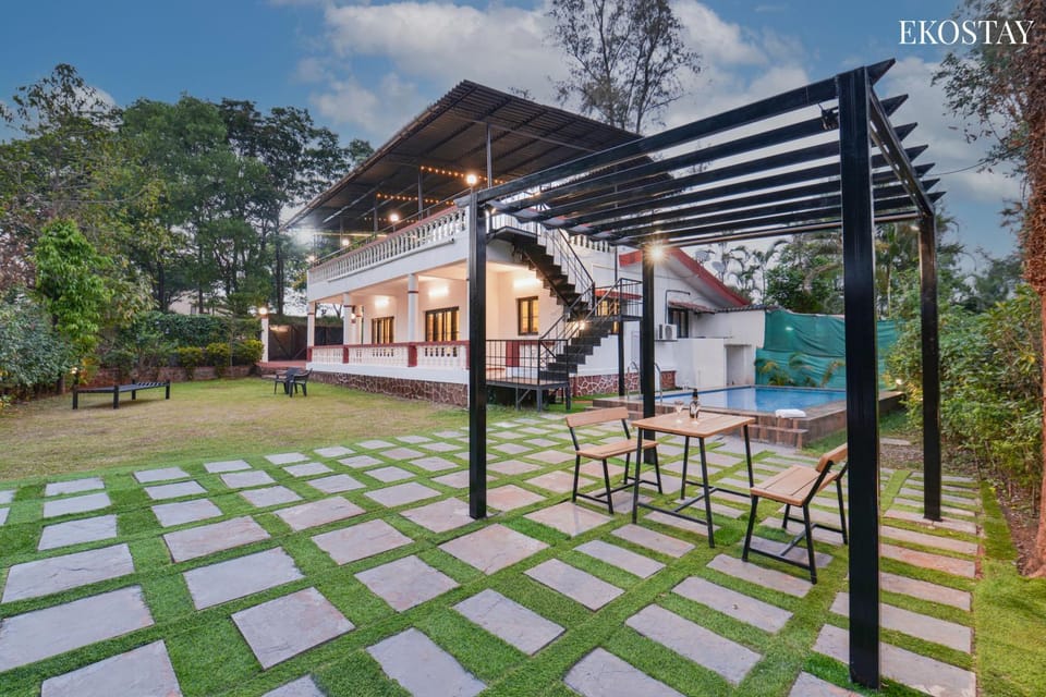 Property building, Patio, Spring, Day, Natural landscape, Garden, Garden view