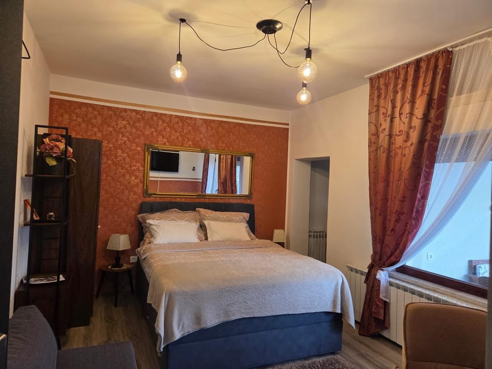 Photo of the whole room, Bedroom