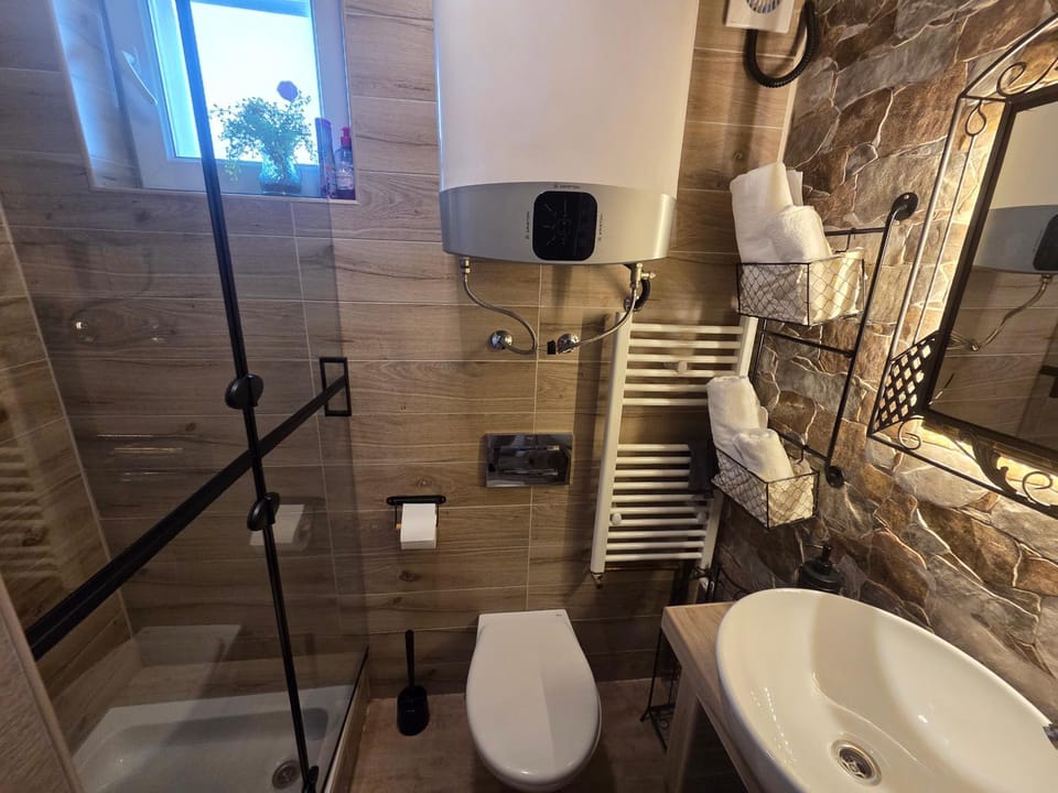 Shower, Toilet, Bathroom