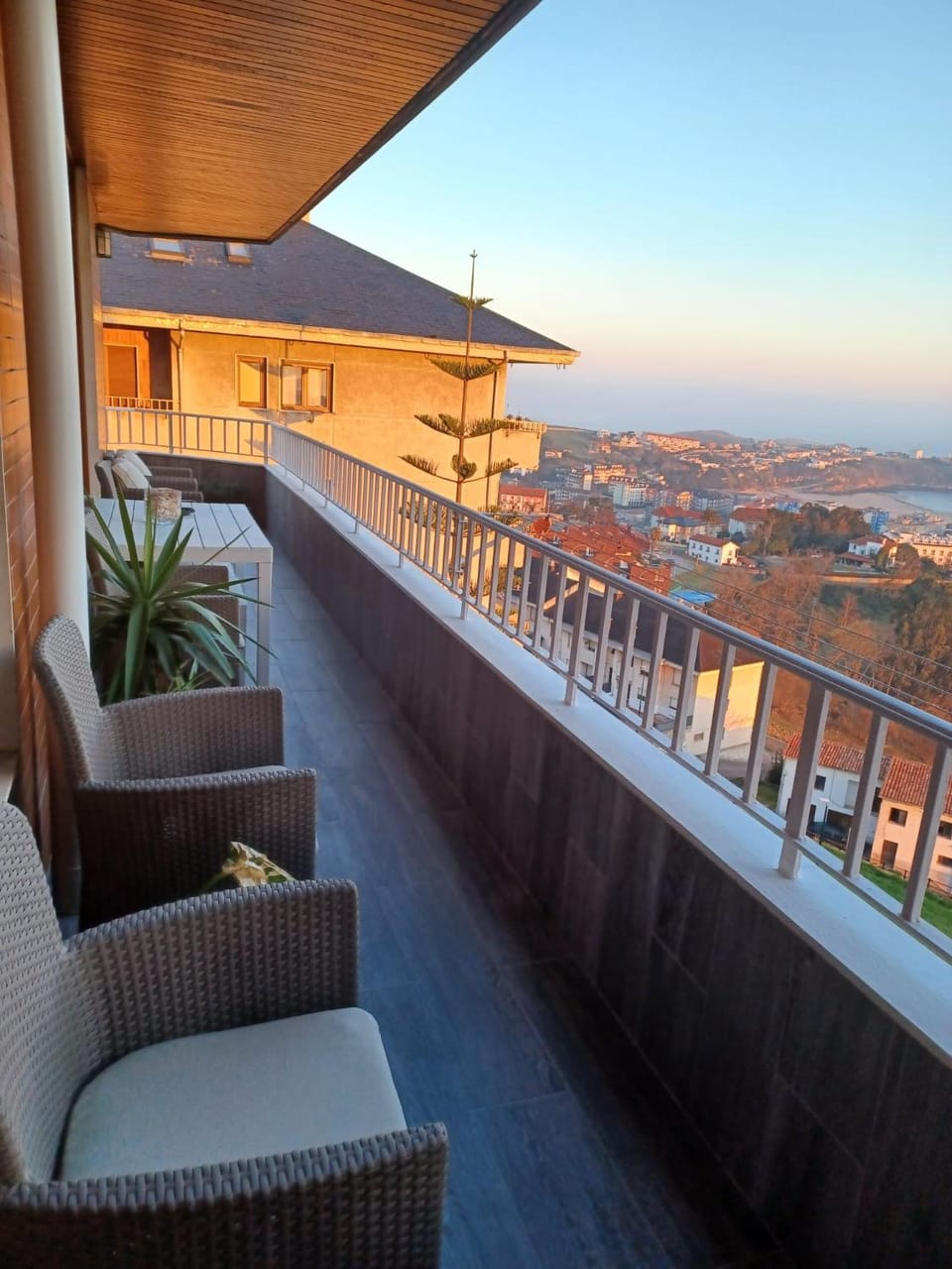 Apartamento Helen-- Vistas únicas e increíbles a la bahía de Suances-- Apartment in Cantabria