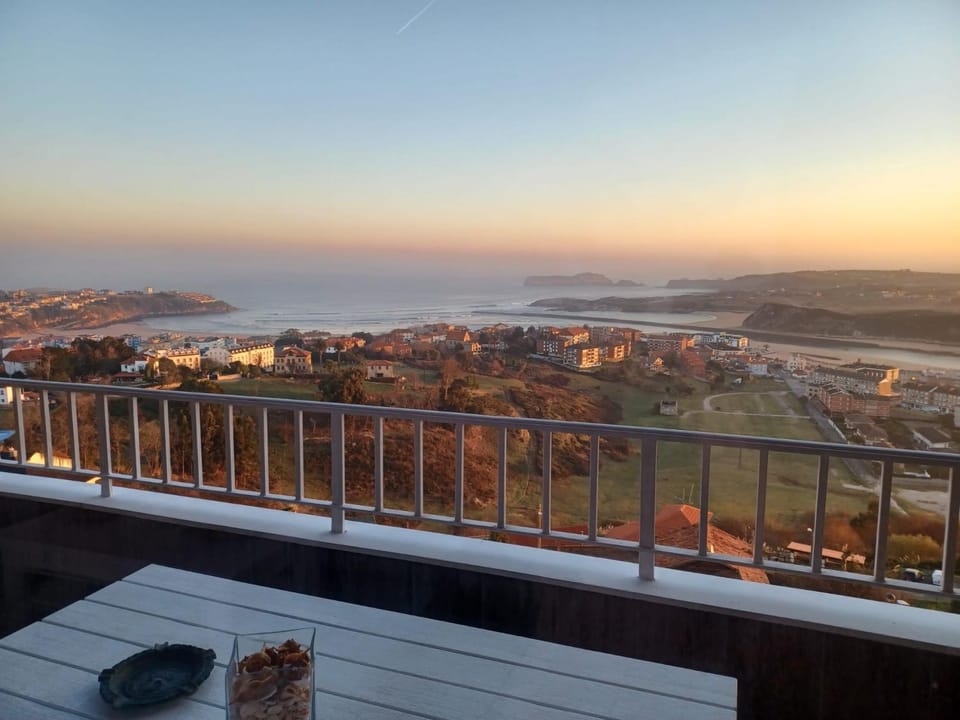 Apartamento Helen-- Vistas únicas e increíbles a la bahía de Suances-- Apartment in Cantabria