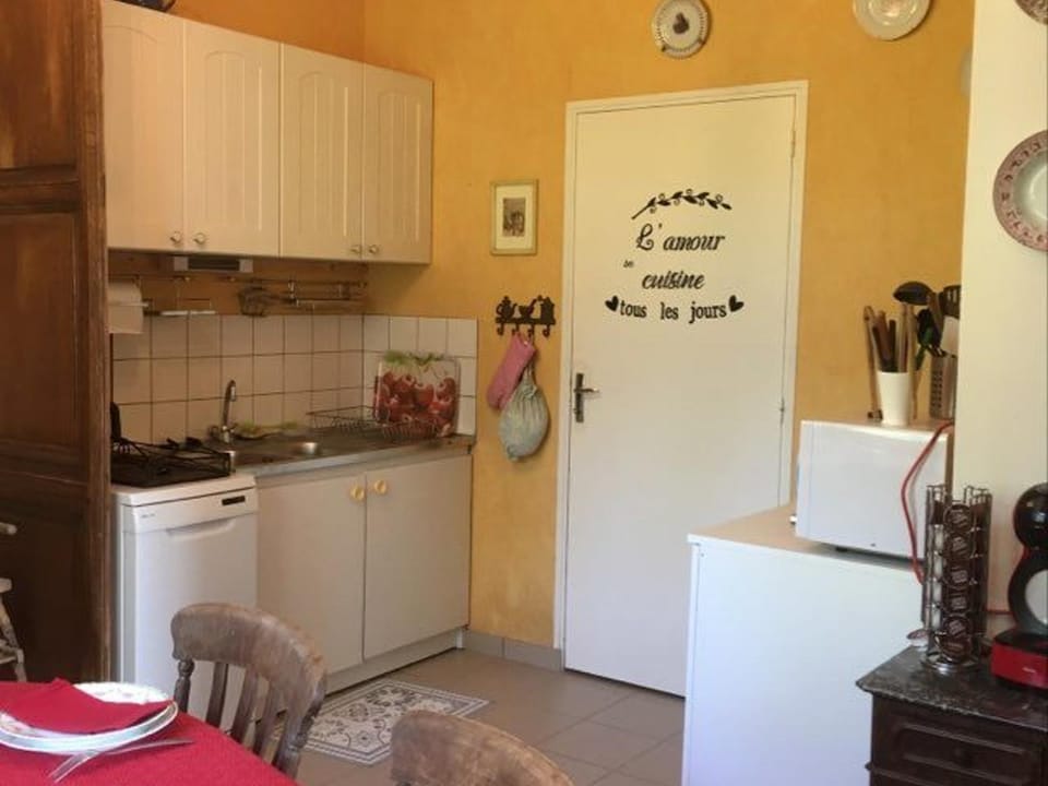 Gîte Charmant au Cœur de la Nature près du Mans, 6 Pers., Domaine Historique - FR-1-410-319 House in Pays de la Loire