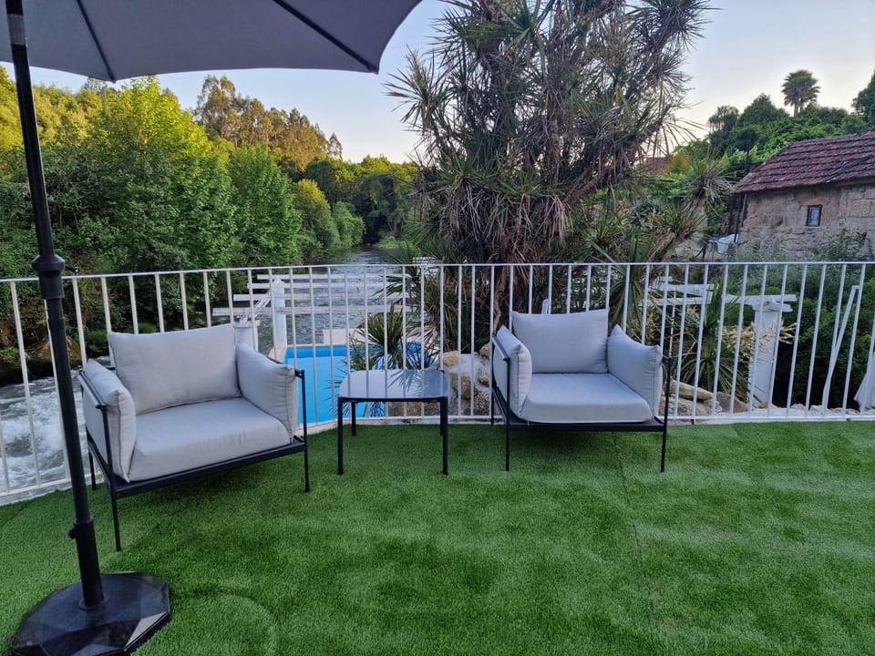 Balcony/Terrace, Seating area, Pool view, River view