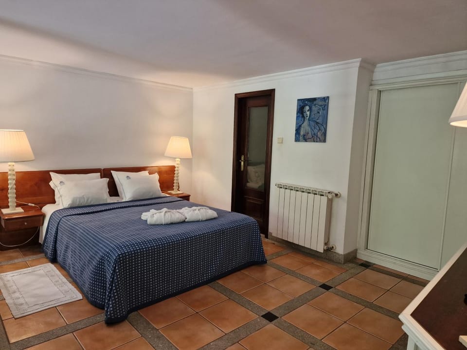 Bedroom, internet, towels, air conditioner