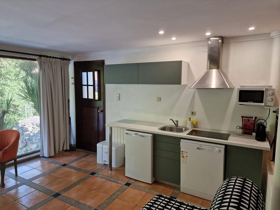 Kitchen or kitchenette, dishwasher, pet friendly, stove