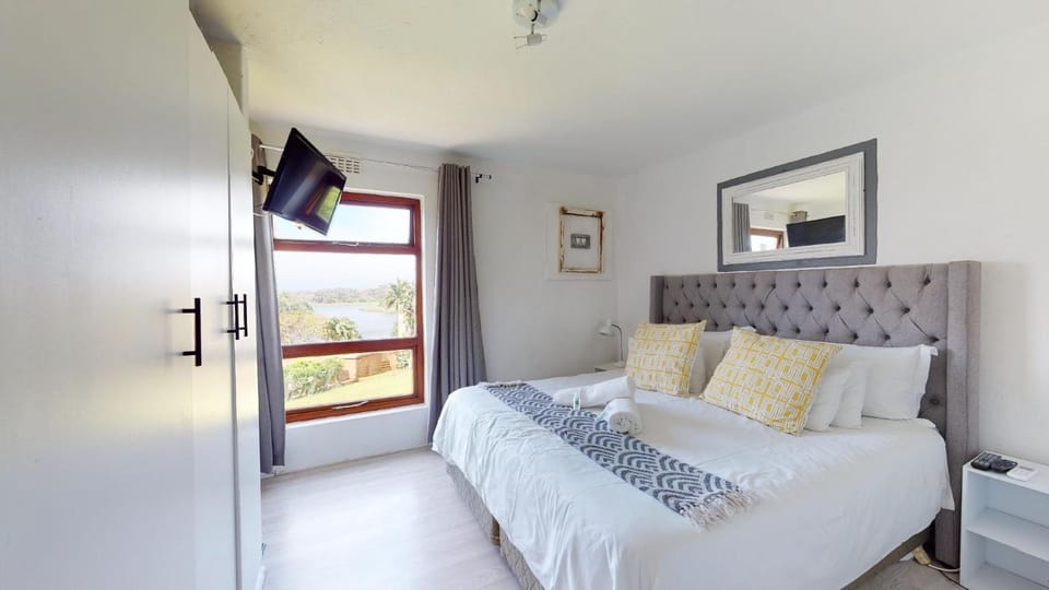 Bed, TV and multimedia, Bedroom, Garden view, Lake view, air conditioner