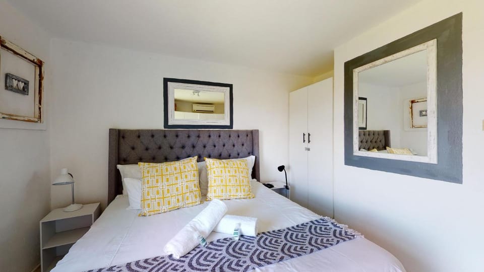 Bed, Bedroom, air conditioner