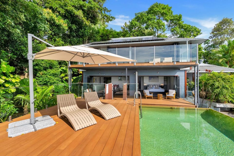 Swimming pool, sunbed